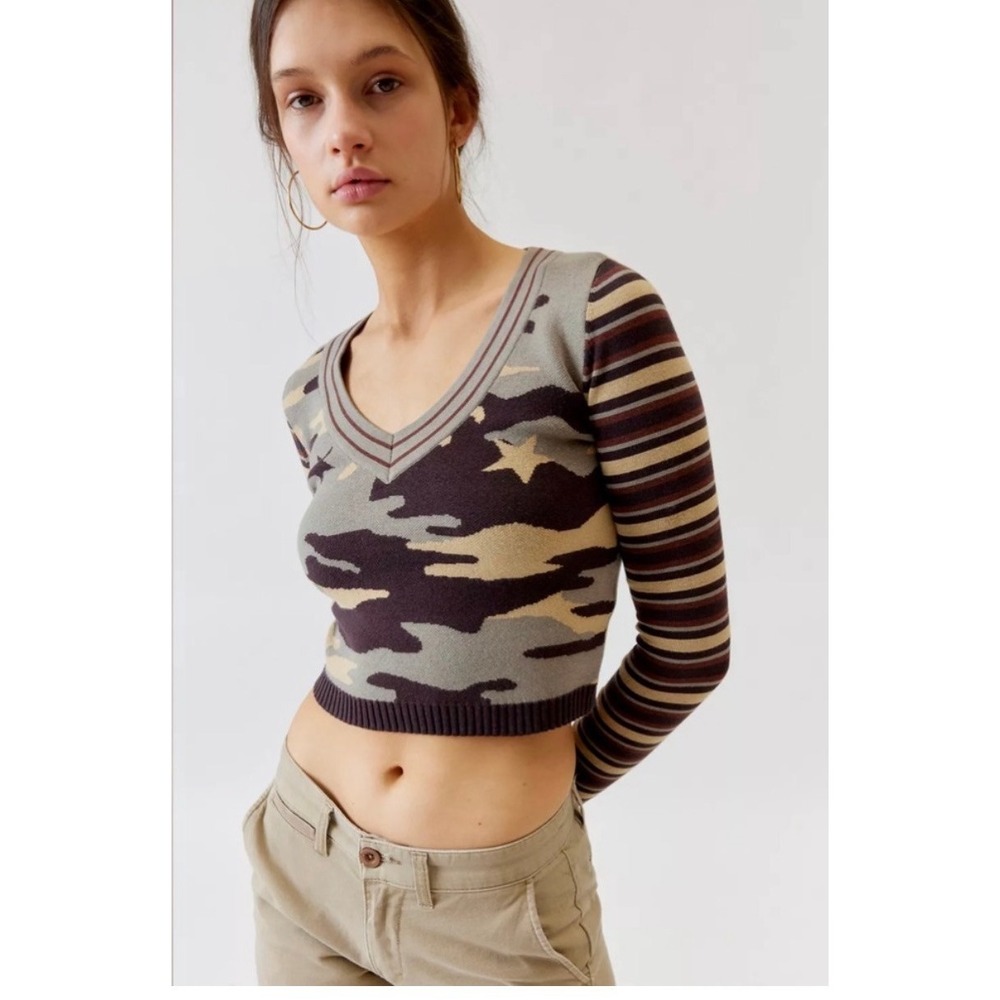BDG Addison V Neck Cropped Sweater Women S Brown Camo Striped Stars